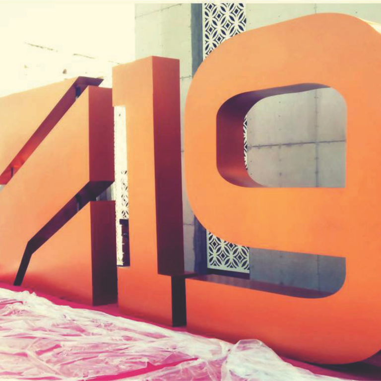 რუსთავი 2 ასოები Stagi Group, სტაგი ჯგუფის რუსთავი ორის მოცულობითი ასოები და ლოგო