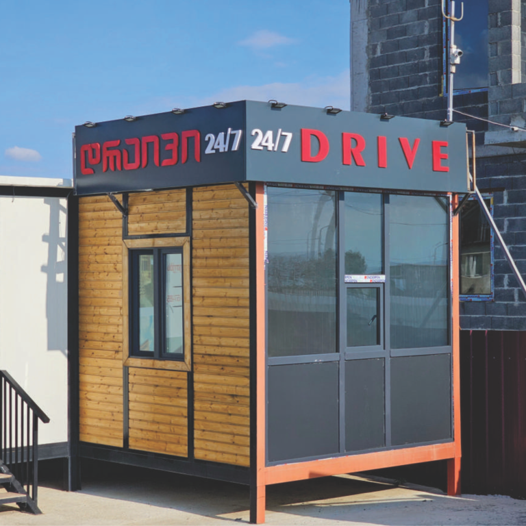 სტენდის მოცულობითი ასოები Stagi Group, სტაგი ჯგუფის სტენდის ბრენდირება მოცულობითი ასოებით: დრაივი 24/7 Drive