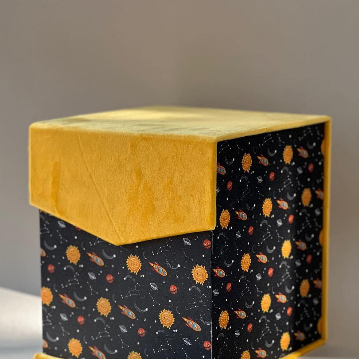 "სტაგი ჯგუფი"-ს მიერ დამზადებული სასაჩუქრე ყუთი საბავშვო დიზაინით